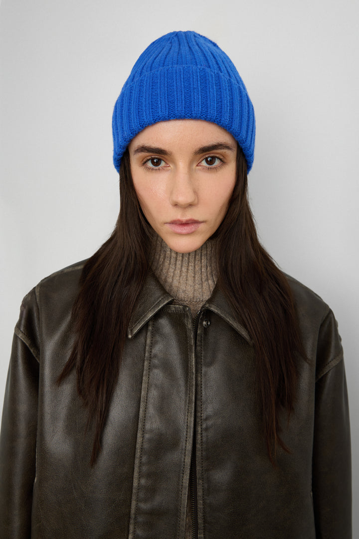 CLASSIC RIBBED KNIT BEANIE
