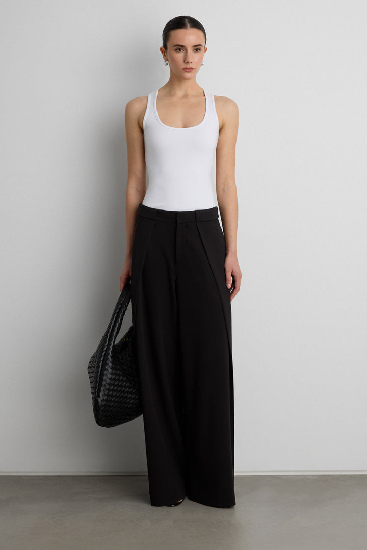 FORM SCOOP NECK TANK TOP